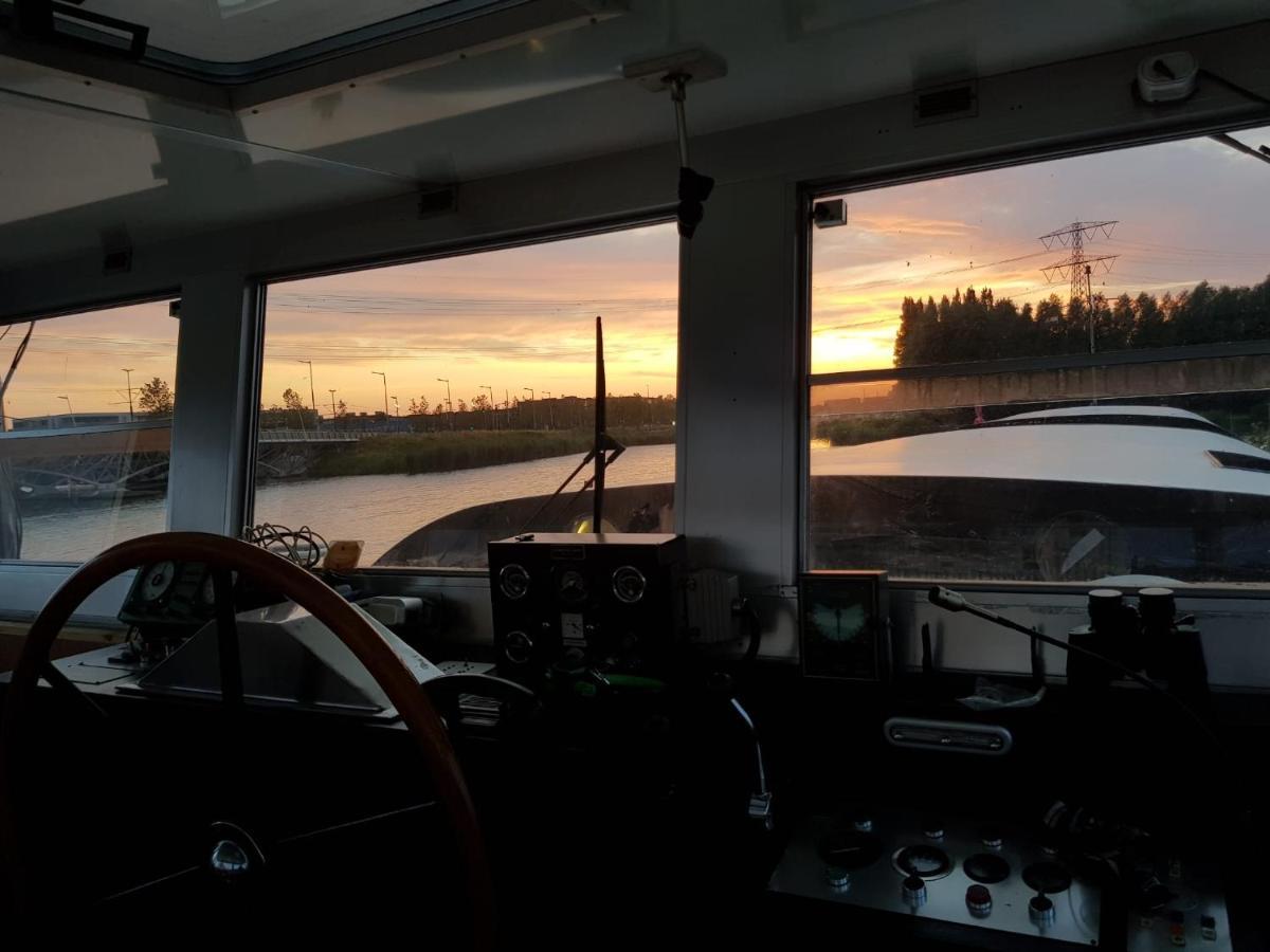 Wheelhouse Euphrate Houseboat Bed & Breakfast Diemen Exterior photo