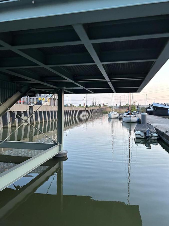 Wheelhouse Euphrate Houseboat Bed & Breakfast Diemen Exterior photo